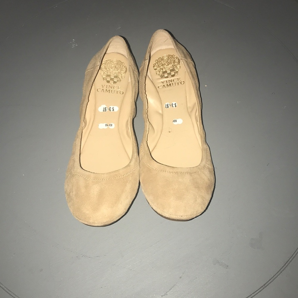 NWT tan suede Vince Camuto flats